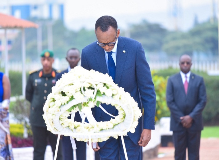 Perezida Kagame ubwo yifatanyaga n