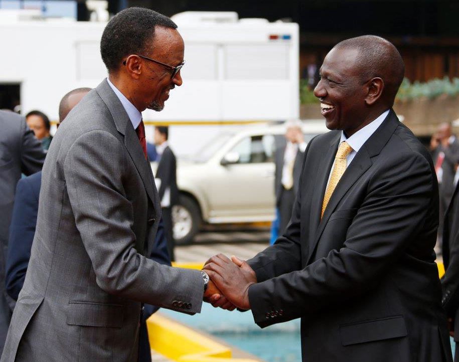 Perezida Kagame yashimiye William Ruto wegukanye intsinzi (Ifoto yo mu bubiko)