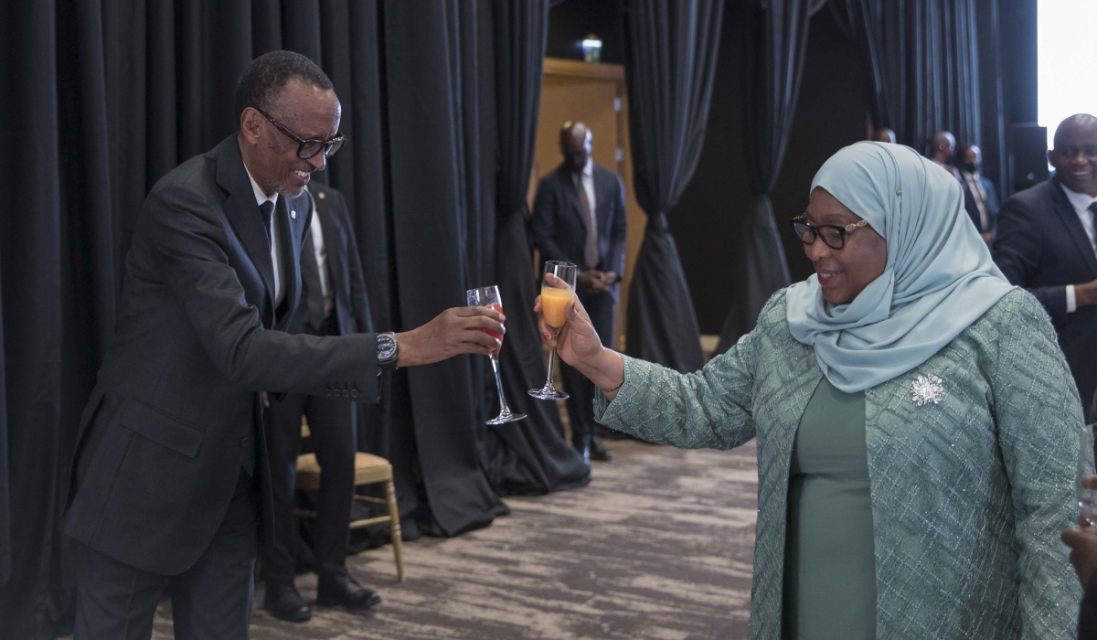 Perezida Samia Suluhu wa Tanzania ari mu boherereje Kagame ubutumwa bw