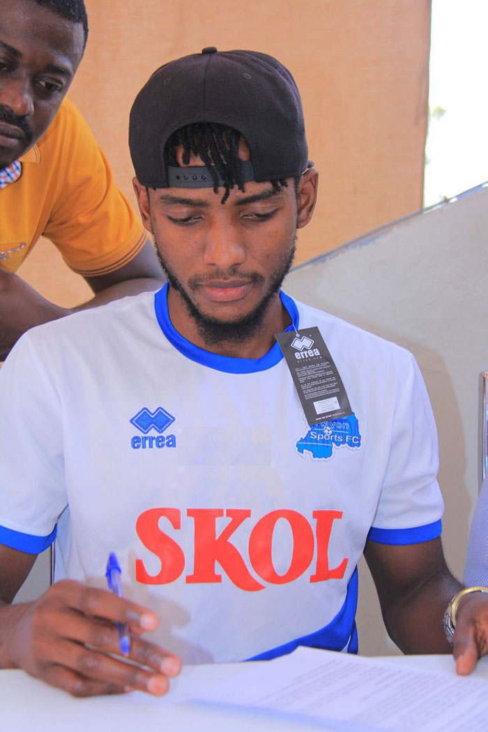 Mugheni Fabrice avuga ko azatangaza niba azaguma cyangwa azava muri Rayon Sports nyuma yo gusoza amasezerano