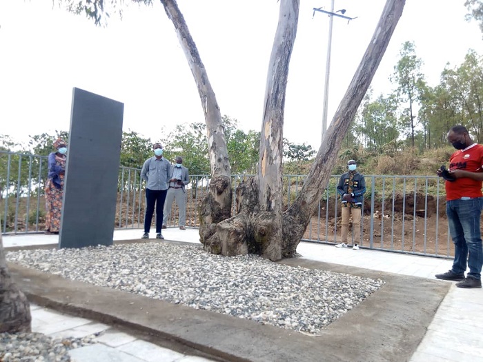 Kuri iki giti ni ho hicirwaga abana b'abahungu. Ubu hagiye kwandikwa amazina yabo