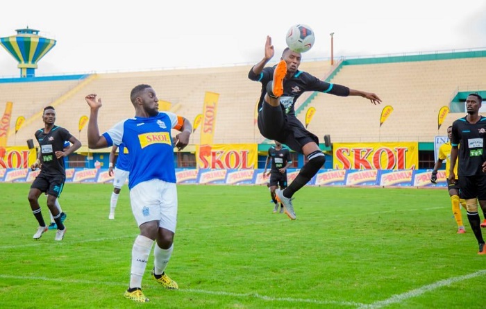 Kaneza Augustin (ufite umupira) na we yakiniye ku kibuga cya Matimba