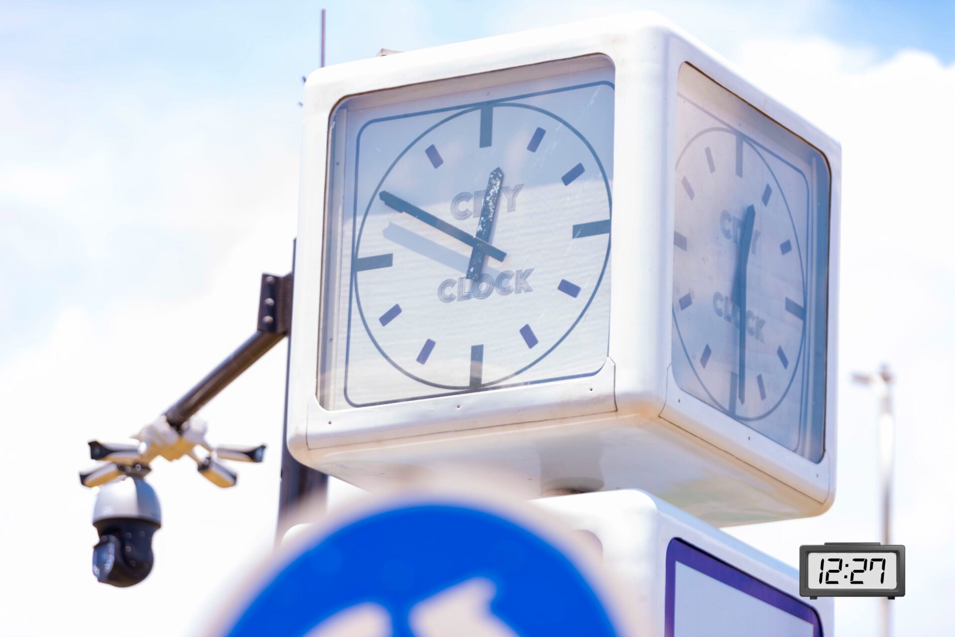 Isaha yari imbere ya Rondpoint yo mu Kanogo