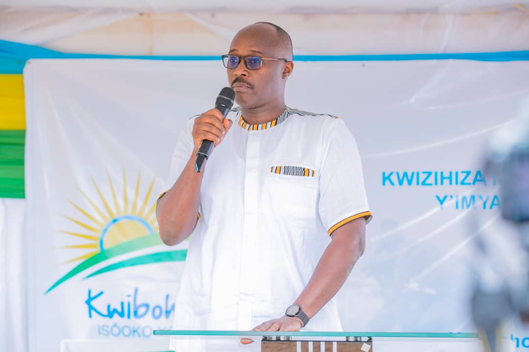 Umuyobozi w'Umujyi wa Kigali, Pudence Rubingisa, yijeje ko ibijyanye no kubaka Ibiro by'Umurenge byagutse bigiye kwigwaho