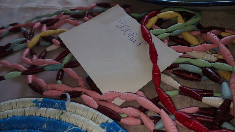 Abandi bo bakoze inigi mu mpapuro 