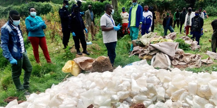 Hafashwe litiro 245 za kanyanga abo barembetsi bari bikoreye