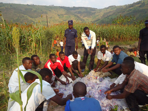 Hamenwe Kanyanga litiro 300, African Gin udupaki 120, na Chief Waragi udupaki 150.