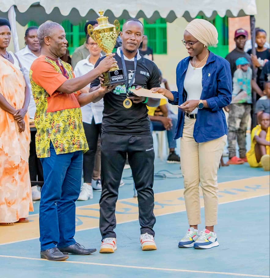 Kapiteni wa APR HC ashyikirizwa Igikombe