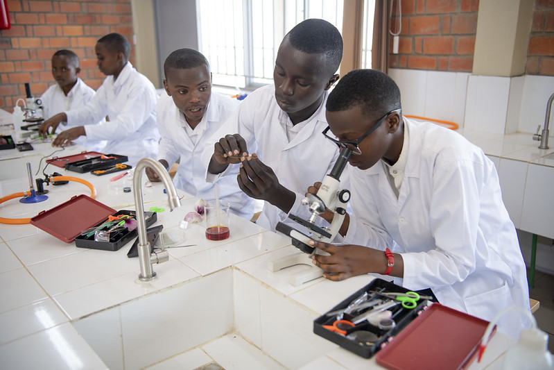 Mu mudugudu wa Karama hubatswemo amashuri agezweho