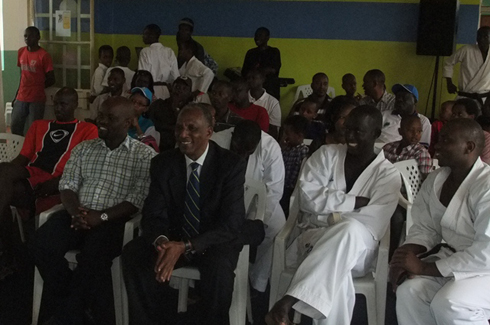 Abayobozi mu nzego za Leta bakaba n'abakinnyi ba karate bitabiriye umuhango.