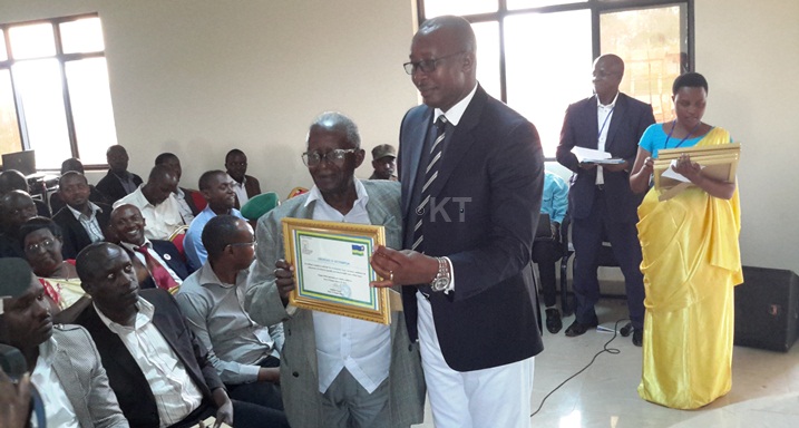 Karekezi yashimiwe ibyo yagejeje ku baturage b'Akarere ka Gisagara.