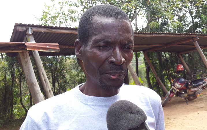 Karemera we ngo yatangiye gusura ingo no kuzigisha.