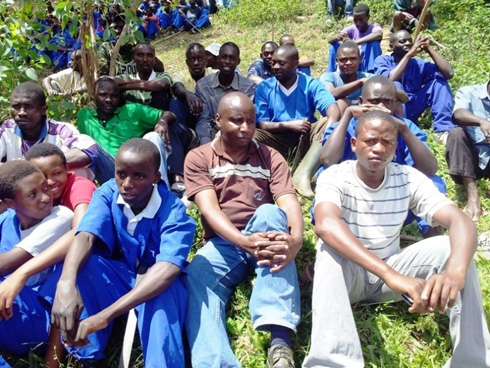 Byagaragaraga ko abanyeshuri ba IPRC West (Karongi) bari bitabiriye umuganda ari benshi.