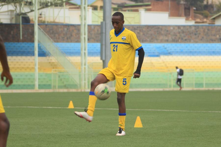 Kategaya Elia ubwo yari mu ikipe y'igihugu y'abatarengeje imyaka 17 (ni umwe mu bakiniye kuri kiriya kibuga cyahinduwe isoko)