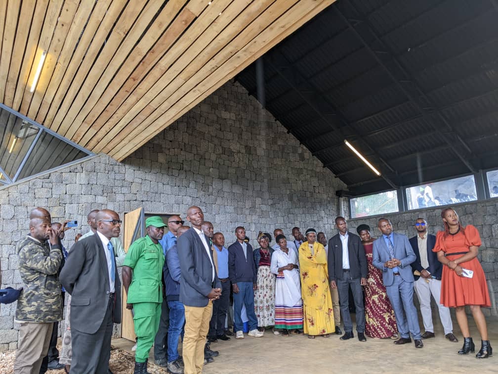 Iyi nzu yuzuye muri Rusasa, abahinzi ba kawa bayitezeho kujya bayifashisha mu guhugurirwamo uburyo bwo kwita kuri kawa