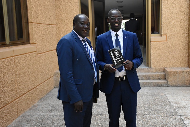 Kayiranga Emmanuel wahoze ayobora Rulindo ari kumwe na Minisitiri Gatabazi