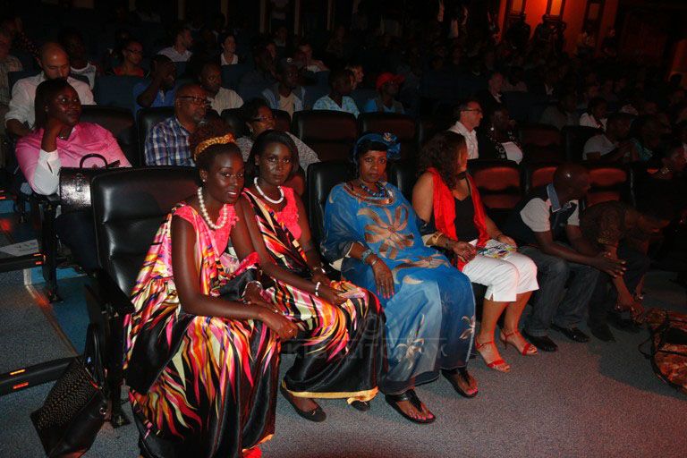 Kayireba n'ababyinnyi be bashimishije benshi 