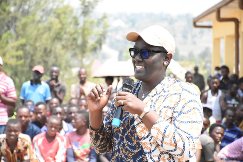 Minisitiri Kayisire asaba abaturage kuzirika ibisenge by'amazu ngo birinde ibiza 