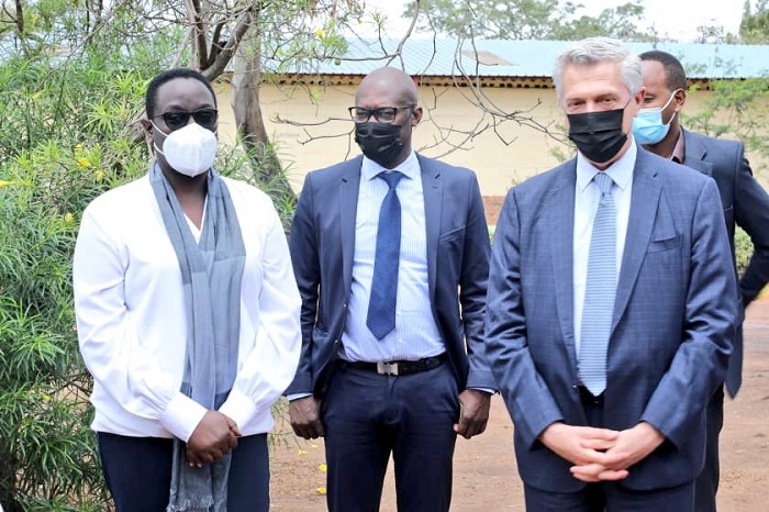 Umuyobozi wa HCR ku isi, Filippo Grandi(iburyo) hamwe na Minisitiri Marie Solange Kayisire(ibumoso)