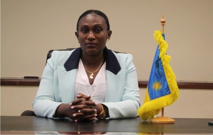 Alice Kayitesi, Guverineri w