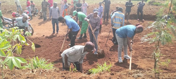 I Kayonza umuganda wibanze ku gusiba ibinogo mu mihanda