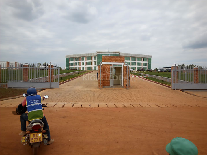 Ibiro bishya by'Akarere ka Kayonza ubirebeye inyuma 