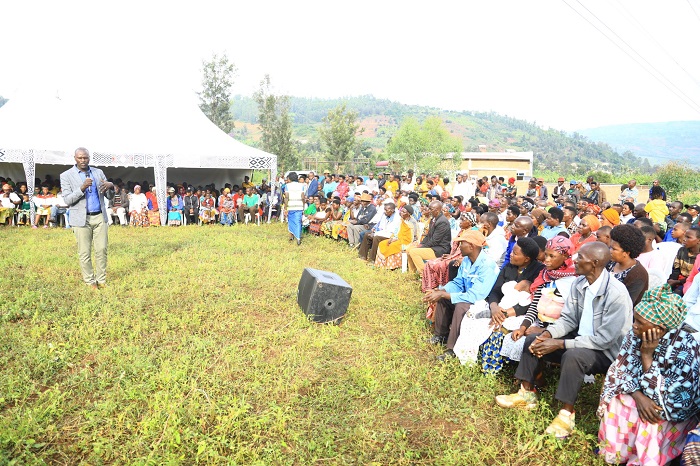Abayobozi mu nzego biyemeje kurushaho gukora cyane bitandukanye n'uko bakoraga 