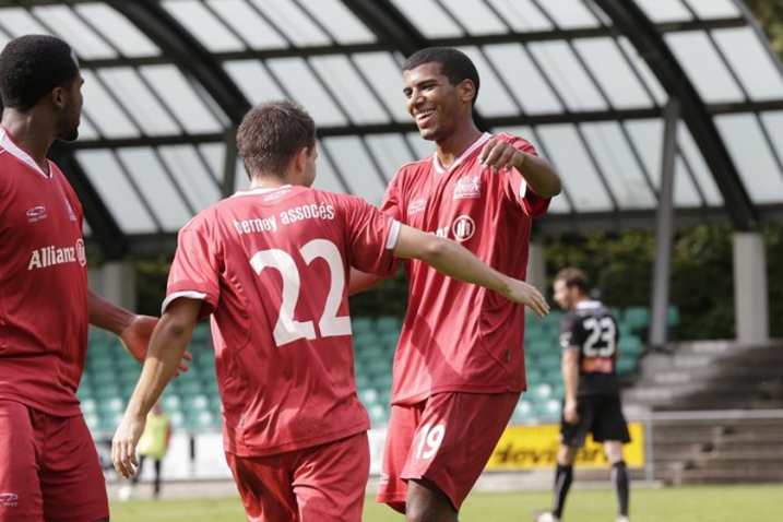 Afite ubwenegihugu bw'Ubusuwisi ariko ngo anafite umubyeyi w'umunyarwanda