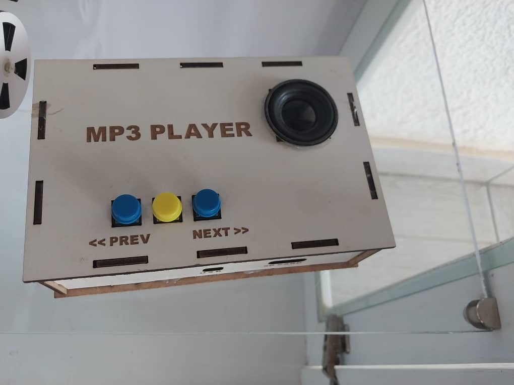 Abana bakoze igikoresho cyo kumviraho umuziki