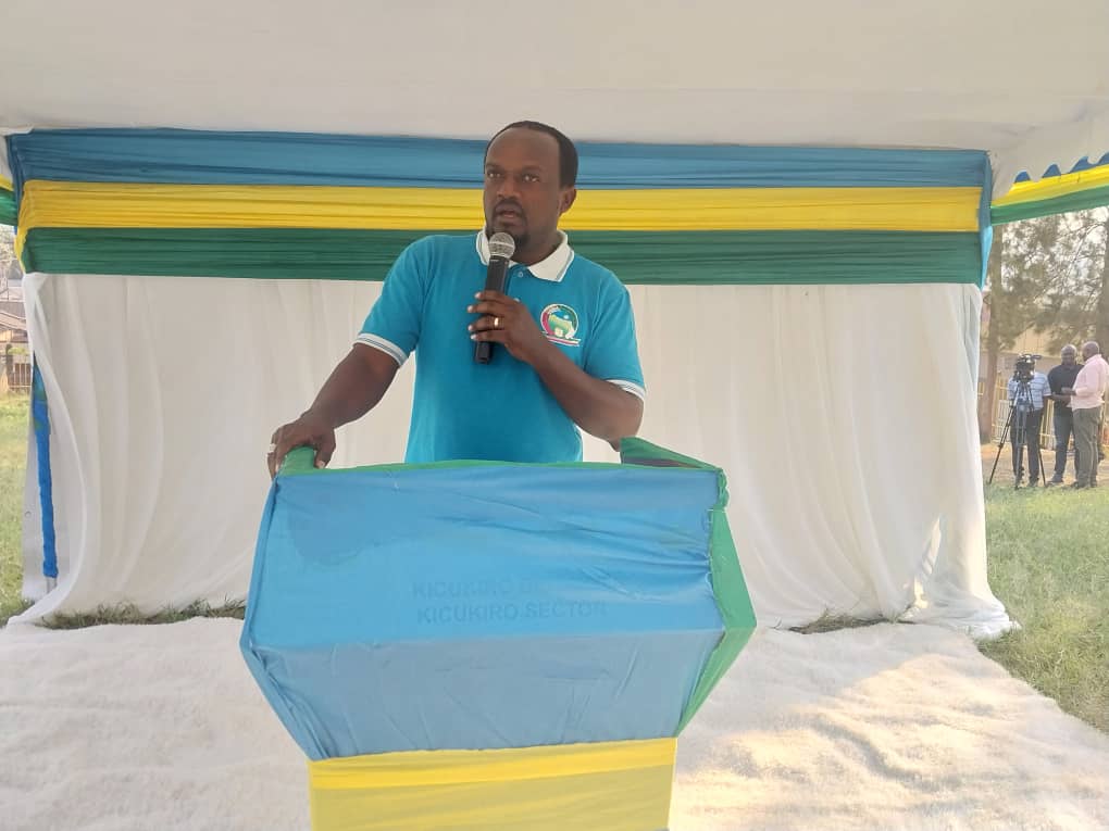 Clement Kajyibwami yasobanuriye abitabiriye ubukangurambaga ibyerekeranye n'amatora ateganyijwe mu minsi iri imbere mu Rwanda