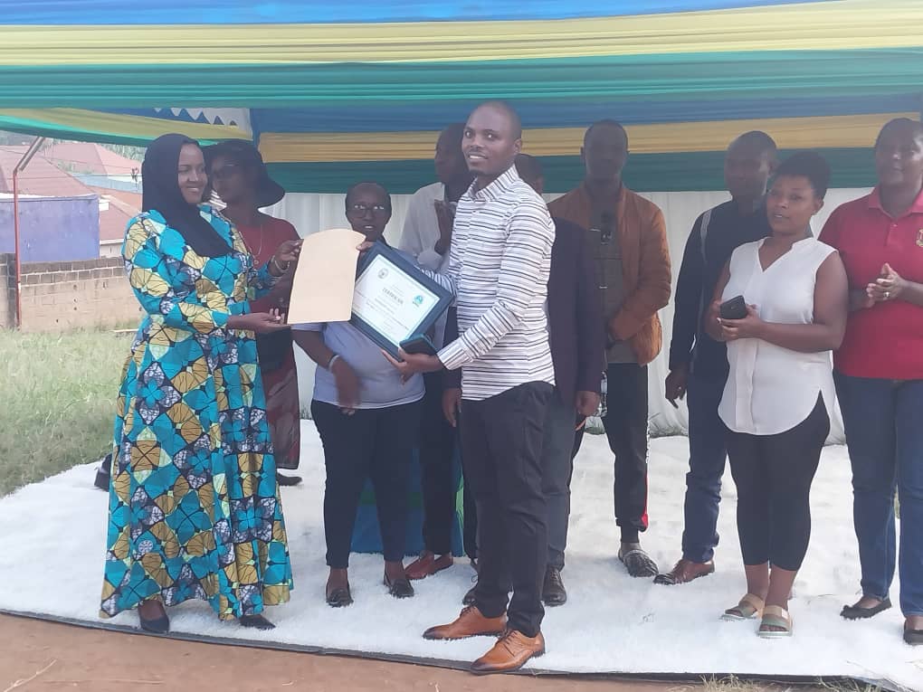 Ngendahayo Jean Paul yahembwe nk'umukozi w'Umurenge wabaye indashyikirwa