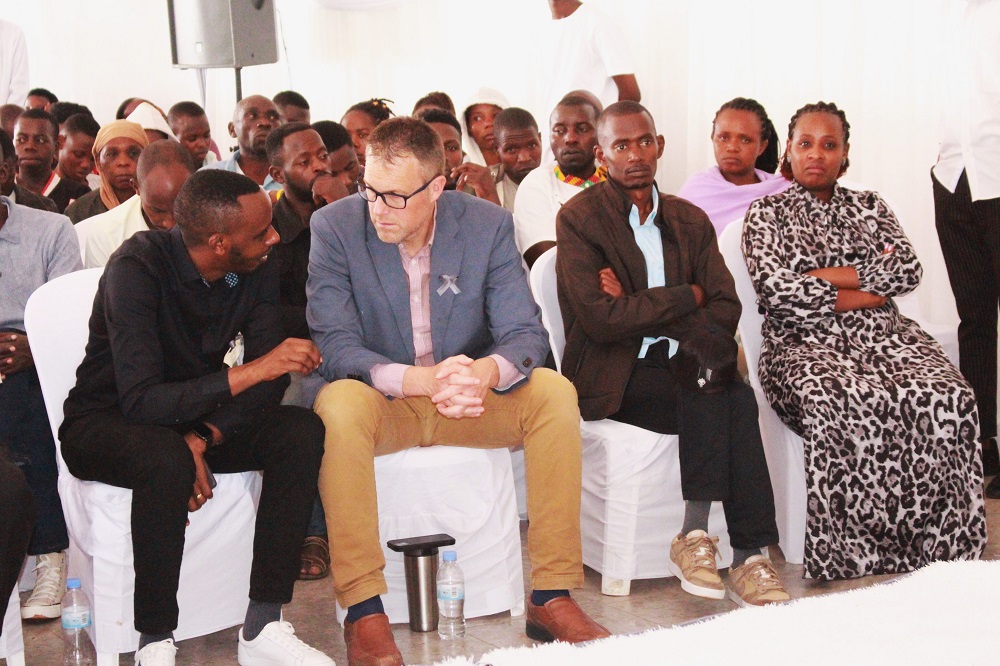 Arasobanurira uwo bari kumwe ibikubiye mu buhamya