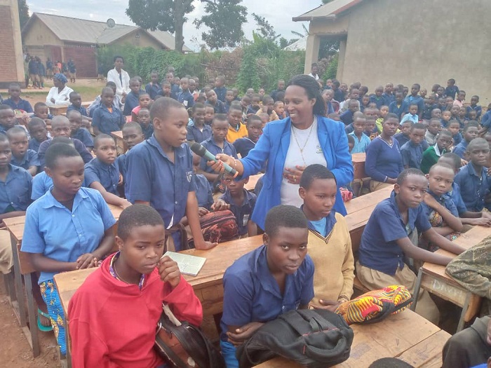 Aimée-Josiane Umulisa aganira na Nashimwe Perelusi