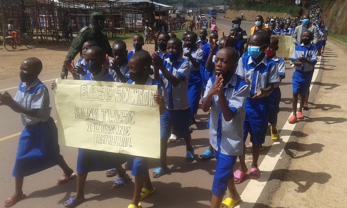 Ubukangurambaga bwo kurinda abana giuta ishuri banakangurira abaritaye kurigarukamo 