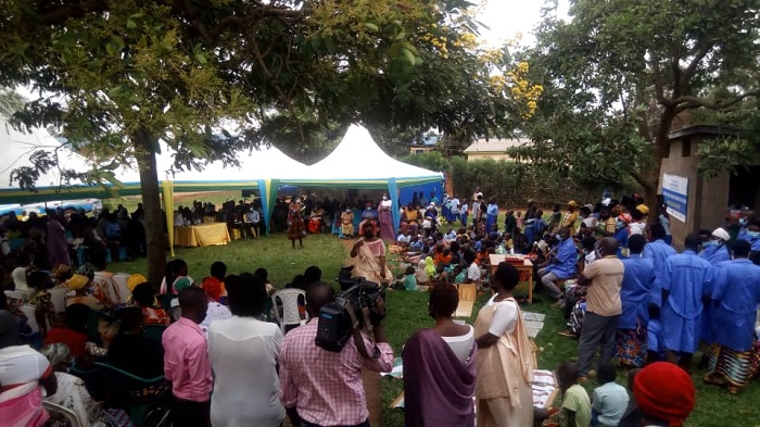 Akarere kiyemeje kwigisha no gukurikirana abana n