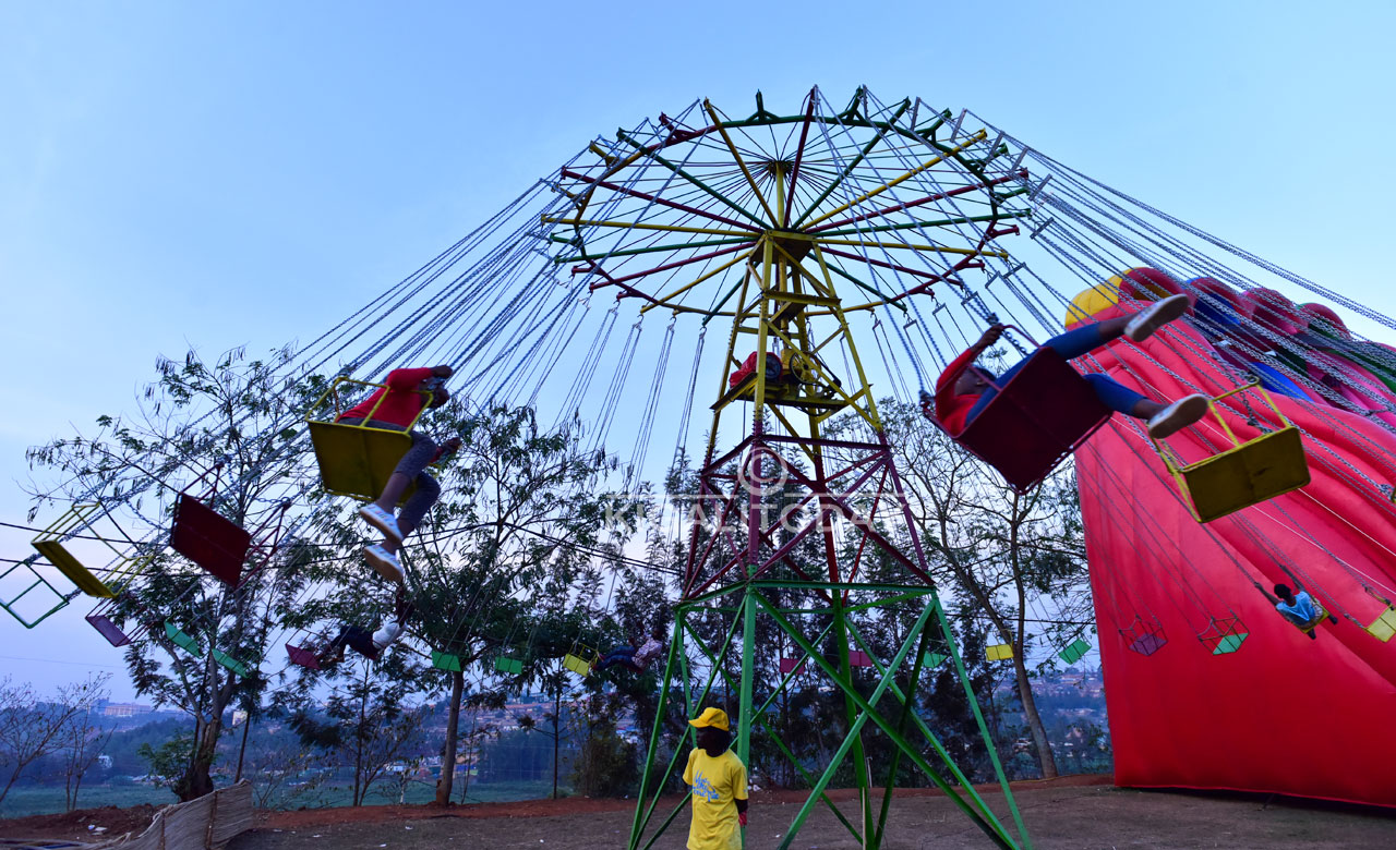 Uyu mwicunga ubanza gutera ubwoba ababyeyi ariko bagasanga utekanye bakareka abana bakawujyaho bakanezerwa