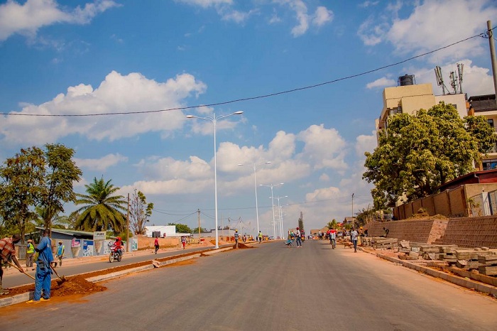 Bigaragara ko imirimo iri ku musozo