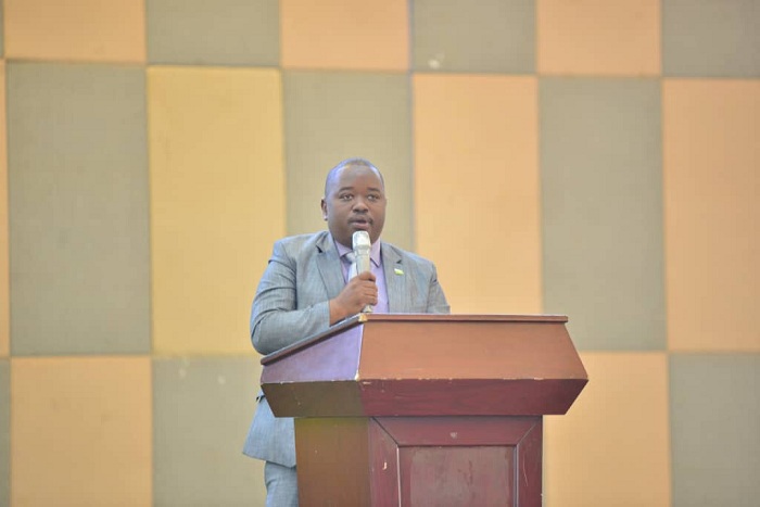 Dr Merard Mpabwanamaguru 