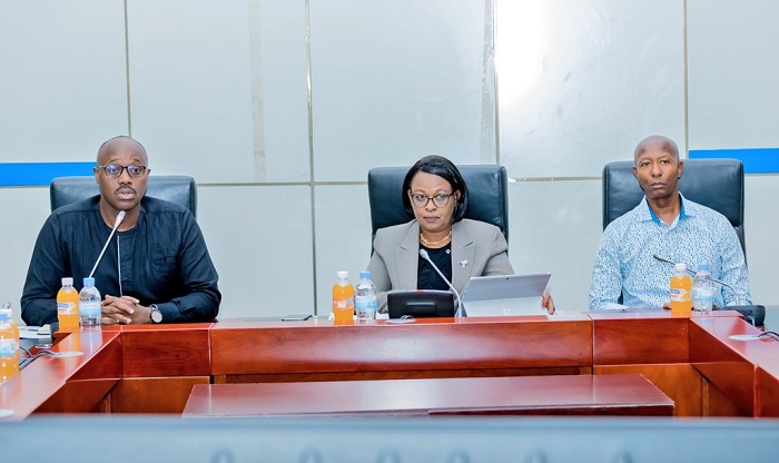 Guhera ibumoso, Mayor w'Umujyi wa Kigali, Pudence Rubingisa hamwe na ba Visi Perezida b'Umutwe w'Abadepite bombi, Edda Mukabagwiza na Mussa Fazil Harelimana