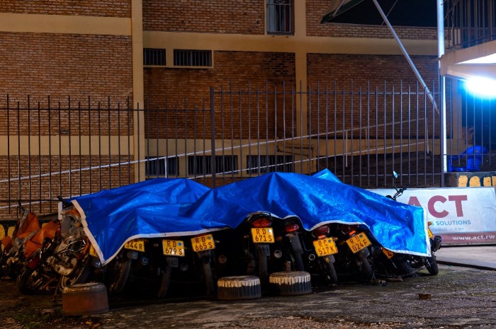 Hamwe moto baraziparitse baratwikira