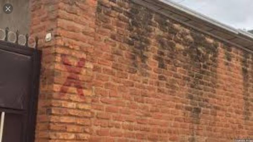 Abafite inzu ziriho iki kimenyetso cya X basabwe kwimuka