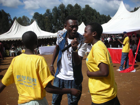 Dream Boyz batunguwe no kubona impunzi zizi indirimbo nyinshi zabo.