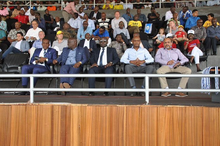 Kimenyi Vedaste (wambaye amadarubindi ku murongo w'imbere) ku mukino wa nyuma w'igikombe cy'Amahoro