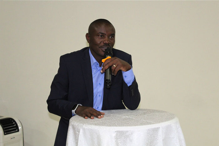 Kimonyo avuga ko hari serivisi zitangirwa i Kigali zikwiye no butangirwa mu mashami ari mu turere