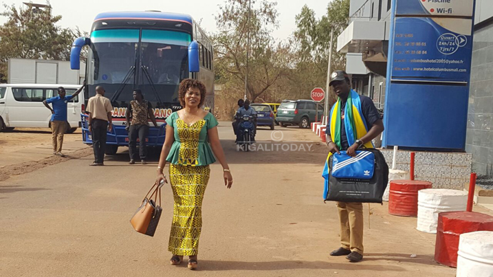 King Bayo, Umuhanzi w'umunyarwanda utuye Mali nawe yari yaje kwakira iyi kipe n'ibendera ry'igihugu cy'u Rwanda