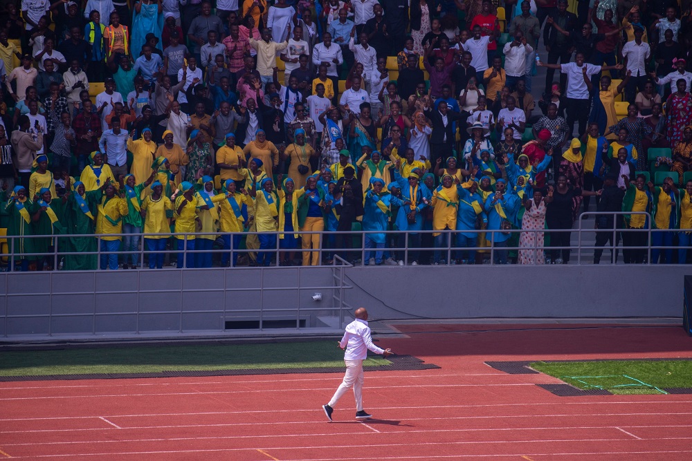 Umuhanzi King James asusurutsa abitabiriye ibirori