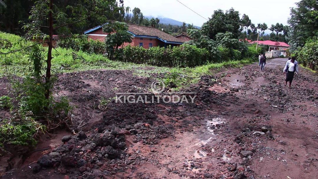 Mu nzira zigana ku kigonderabuzima bigaragara ko umuvu wari mwinshi kandi ufite imbaraga