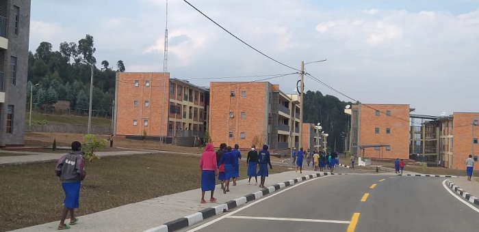 Abana bishimira gutaha iwabo mu nzu zigezweho, iyo bavuye kwiga