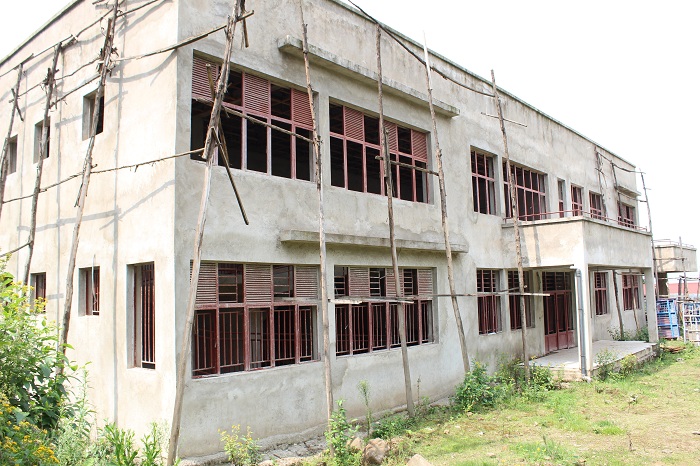 Inyubako yadindiye ubwo yari iri hafi kuzura