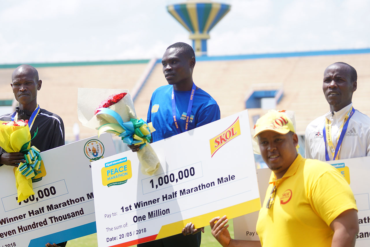 Hitimana Noel wegukanye umwanya wa mbere muri Half Marathon/Abagabo